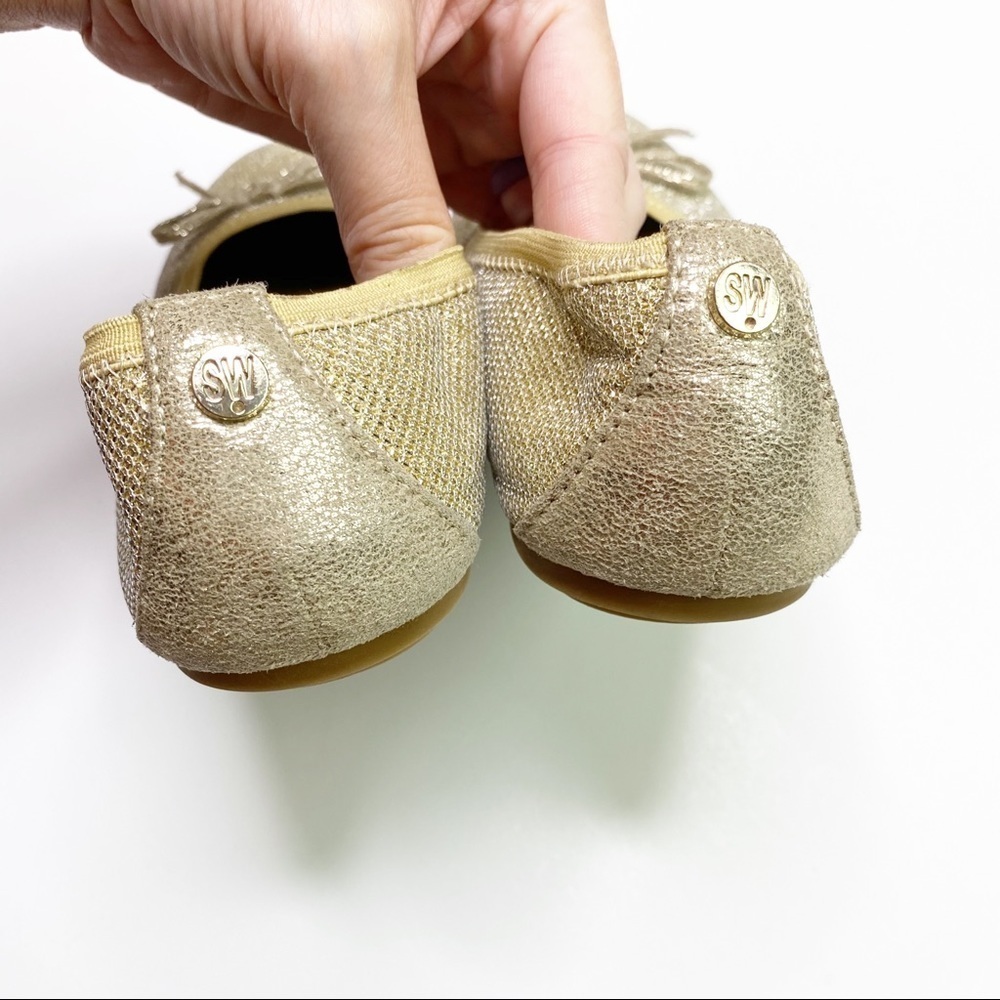 Stuart Weitzman Fannie Gold Bow Ballerina Flats - Picture 4 of 9